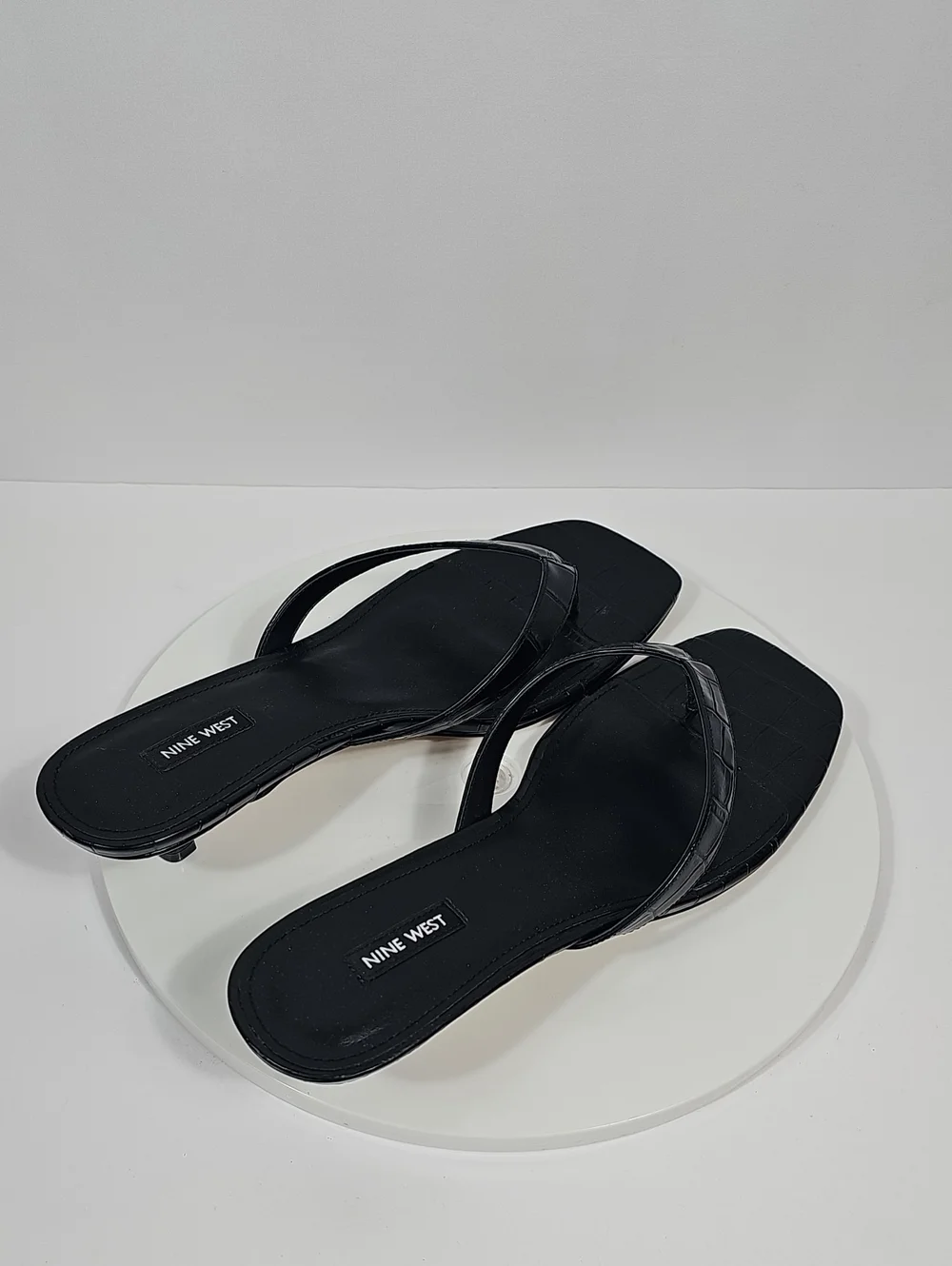 NIB Nine West Cassa Black Croc Embossed Kitten Heel Thong Sandals 12 Modern Work